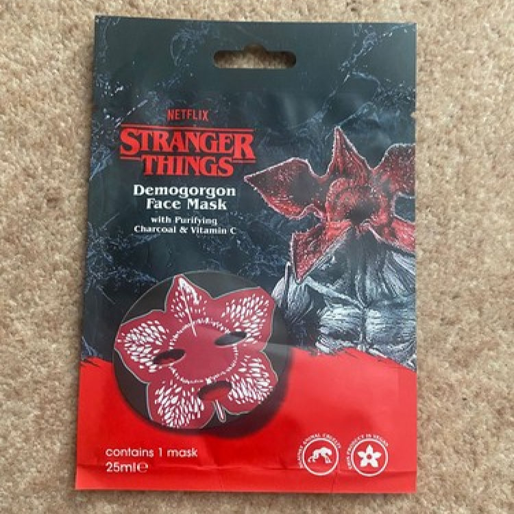 STRANGER THINGS FACE MASK CHARCOAL & VITAMIN C
